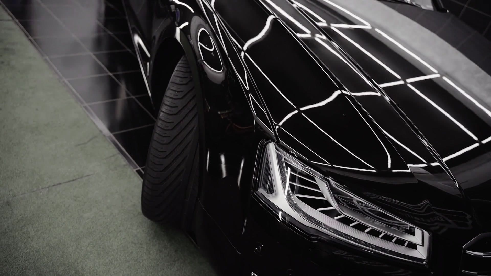Vehicle bodywork reflected in repair lights
